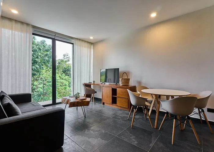 Casa Baay - Private 17 Bedroom House, 34 Pax, Rooftop And Pool + Concierge Holiday home *
