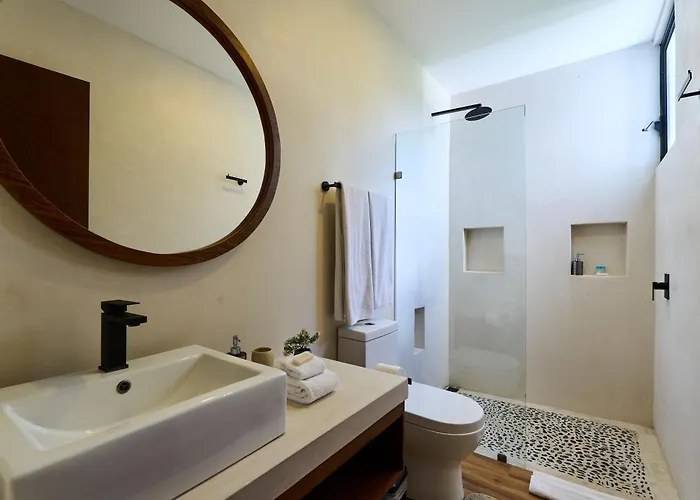 Casa Baay - Private 17 Bedroom House, 34 Pax, Rooftop And Pool + Concierge
