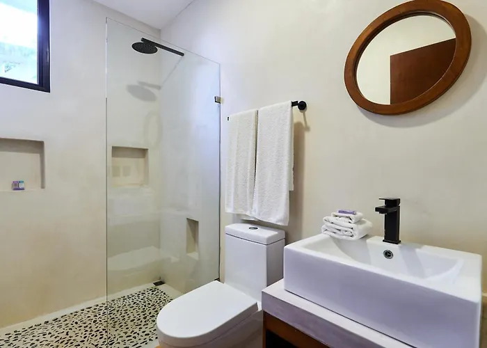 Casa Baay - Private 17 Bedroom House, 34 Pax, Rooftop And Pool + Concierge Holiday home *