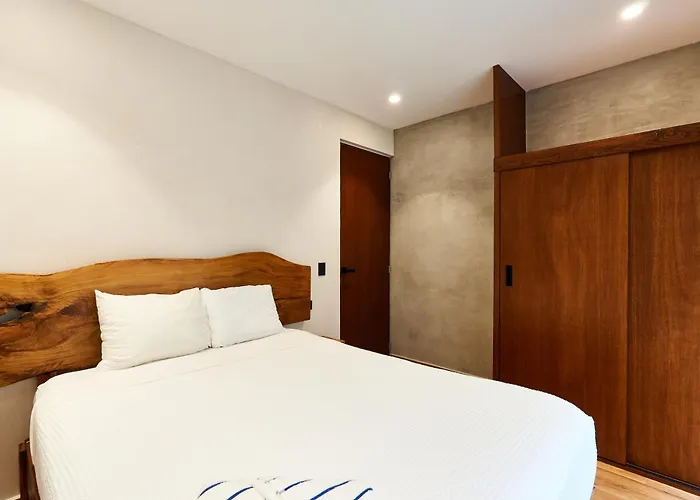 Casa Baay - Private 17 Bedroom House, 34 Pax, Rooftop And Pool + Concierge Holiday home *