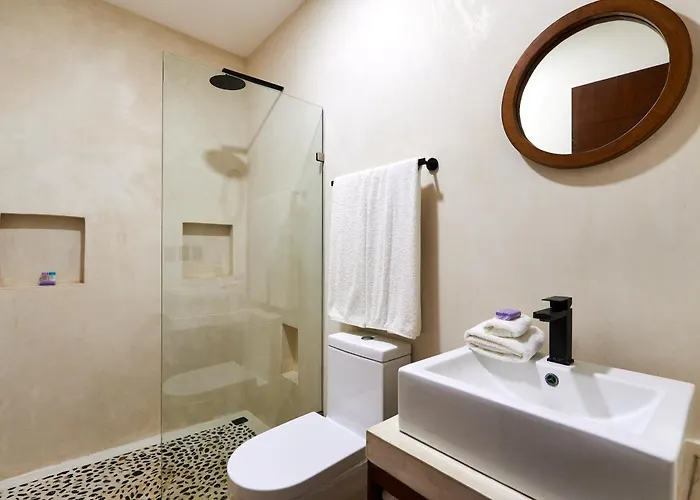 Casa Baay - Private 17 Bedroom House, 34 Pax, Rooftop And Pool + Concierge Holiday home