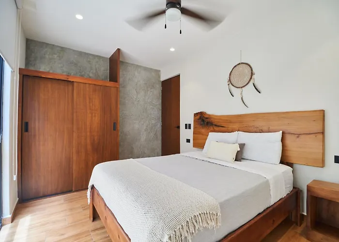 Casa Baay - Private 17 Bedroom House, 34 Pax, Rooftop And Pool + Concierge Holiday home *