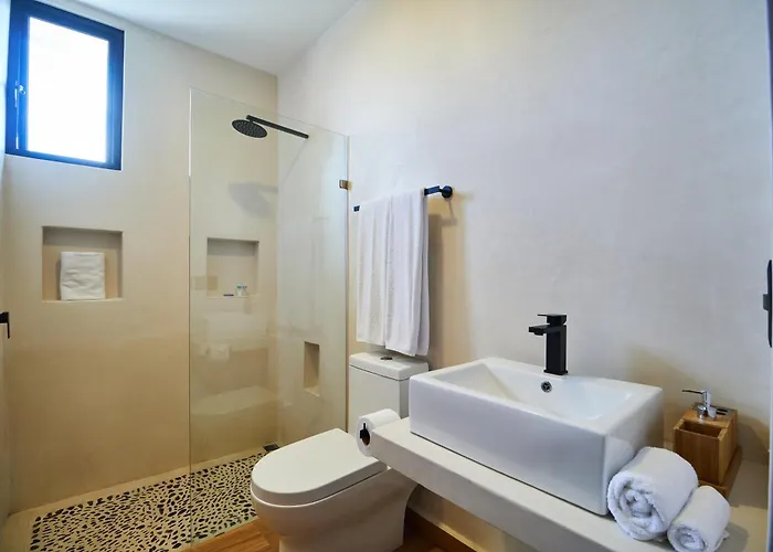 Casa Baay - Private 17 Bedroom House, 34 Pax, Rooftop And Pool + Concierge *
